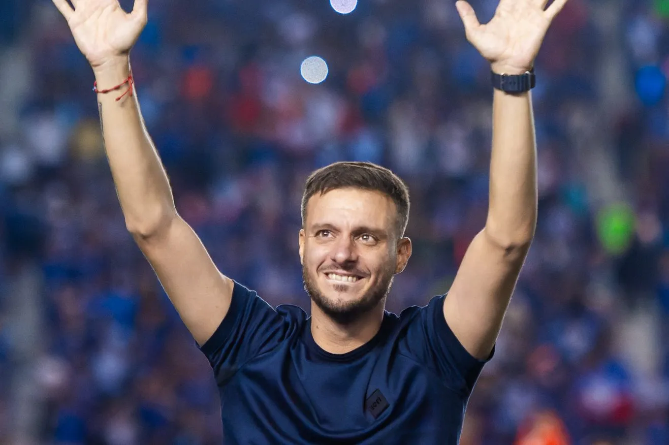 La emoción de Martín Anselmi tras el Cruz Azul – Rayados. (Imago 7)