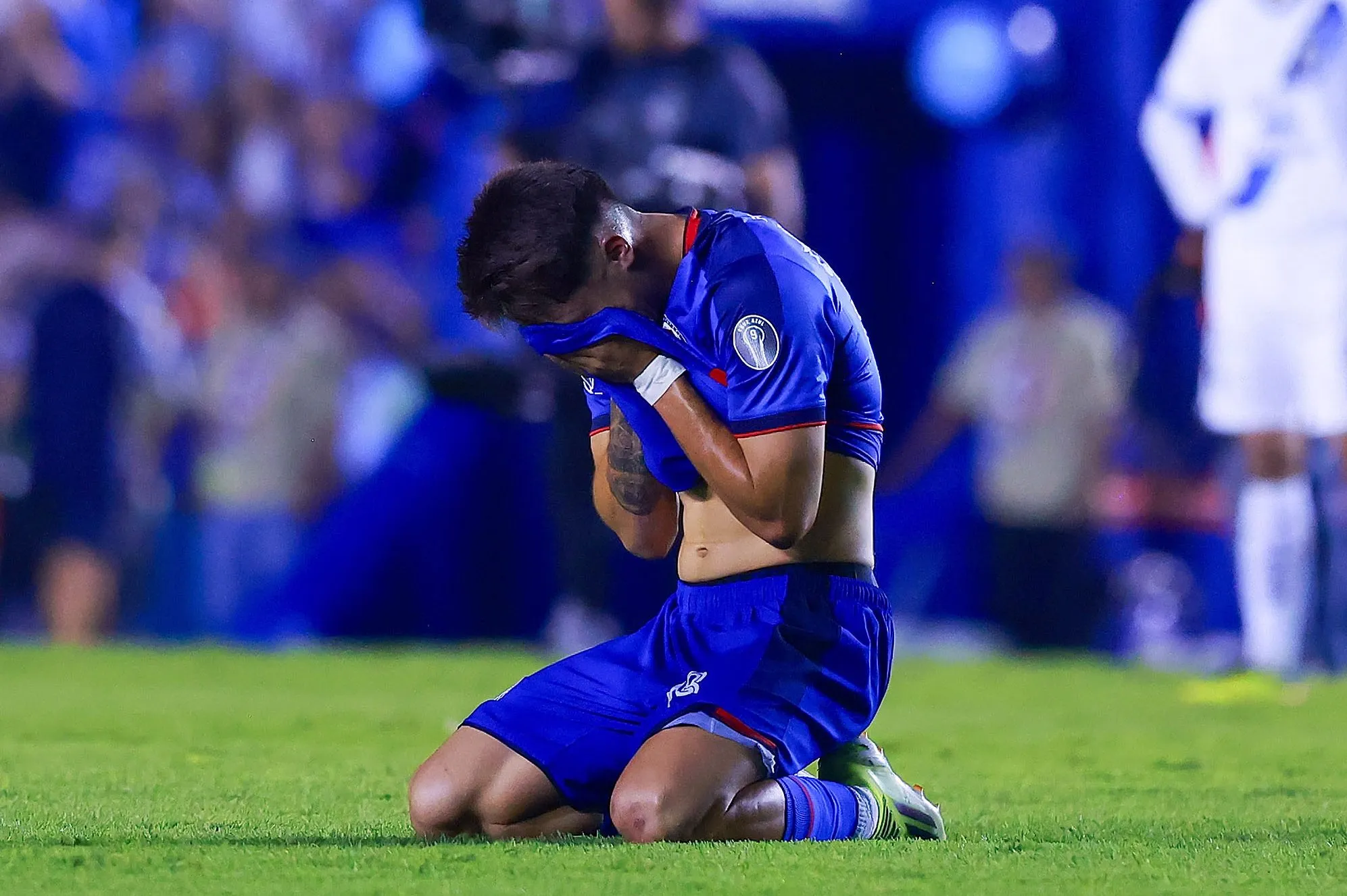 La emoción de Rodrigo Huescas tras el Cruz Azul – Rayados. (Imago 7)