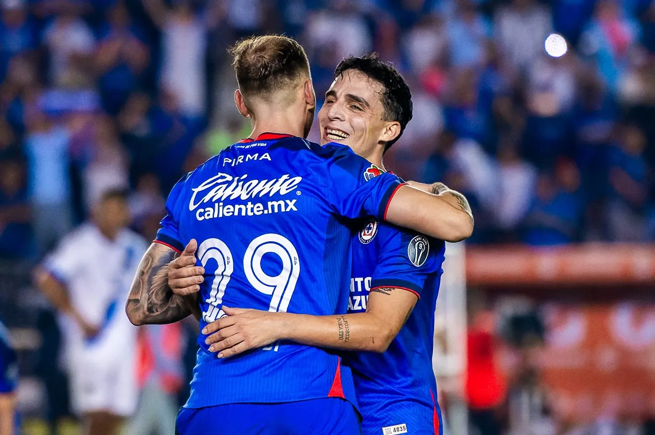 Emoción de Faravelli y Rotondi tras el Cruz Azul – Rayados. (Imago 7)