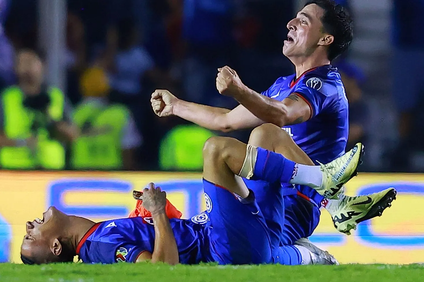 Faravelli y Antuna explotan de alegría tras el Cruz Azul – Rayados. (Imago 7)