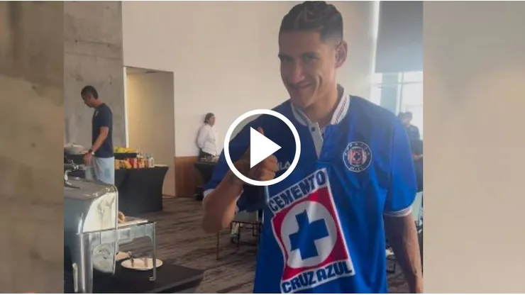 Uriel Antuna enloqueció a la afición de Cruz Azul con esta playera