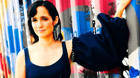 Julieta Venegas canta el nuevo 'himno' de Cruz Azul.