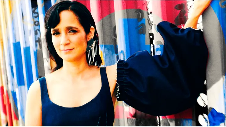 Julieta Venegas canta el nuevo 'himno' de Cruz Azul.