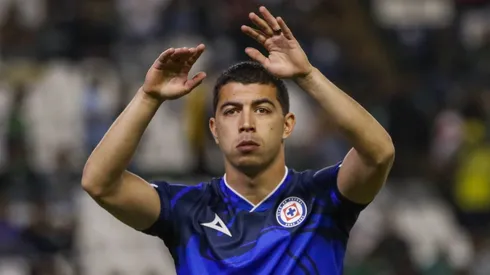 Erik Lira sufrió una dura entrada frente a Pumas.