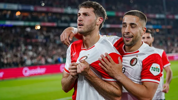 Santiago Giménez jugaría sus últimos partidos con el Feyenoord.