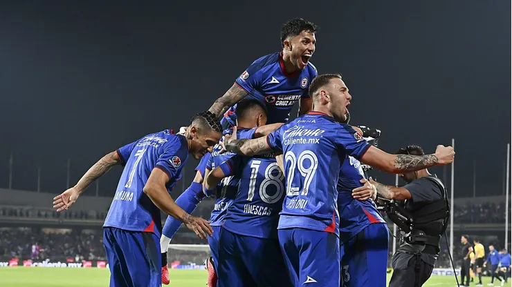 Los cementeros dejaron en encarrilada su clasificación a las semifinales tras imponerse 0-2 a los auriazules en Ciudad Universitaria.