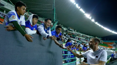 Los cementeros extendieron el vínculo con el entrenador argentino hasta el 2027. Los fanáticos no daban crédito.