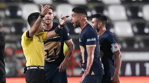 Nathan Silva fue expulsado por Adonai Escobedo.