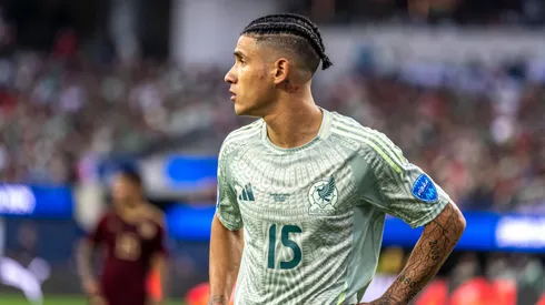 Uriel Antuna no saldrá al campo desde el inicio