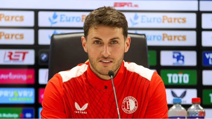 ¿Se va Santi Giménez del Feyenoord?