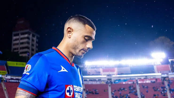 El delantero griego cayó lesionado en su debut con los cementeros en el partido de la Copa Fundadores