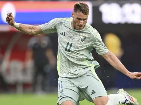 Lozano explicó el cambio de Santiago Giménez