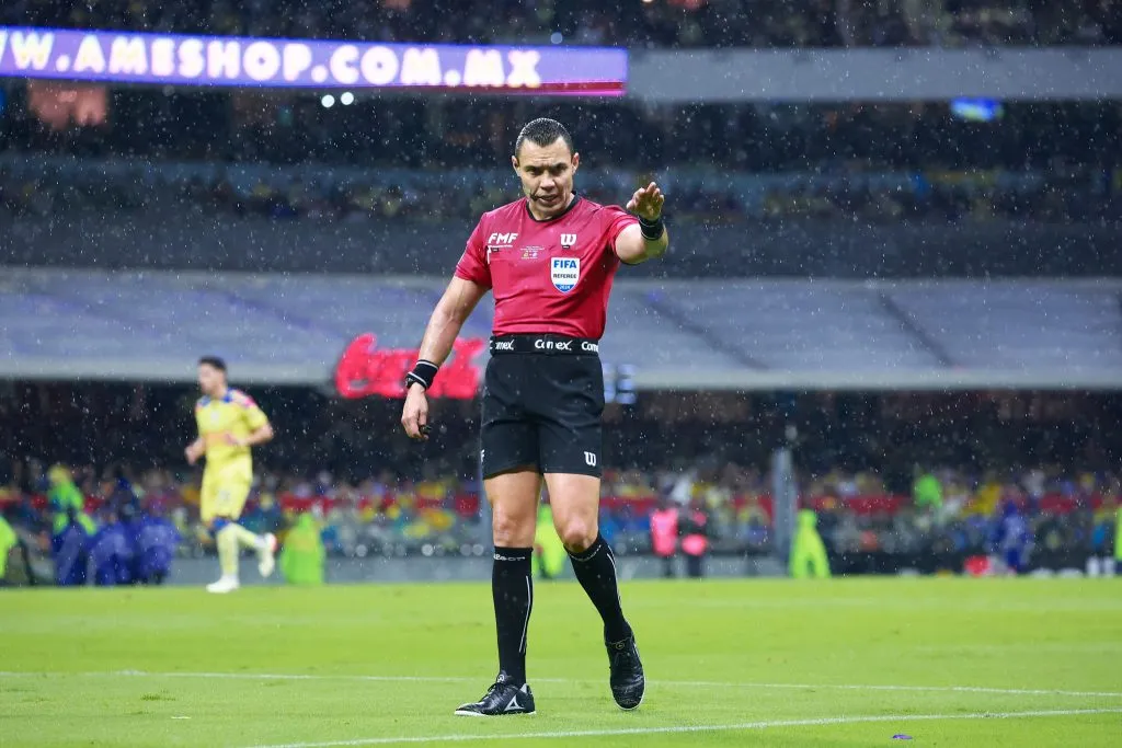 La comisión el arbitraje corrió a 4 árbitros (Imago 7)