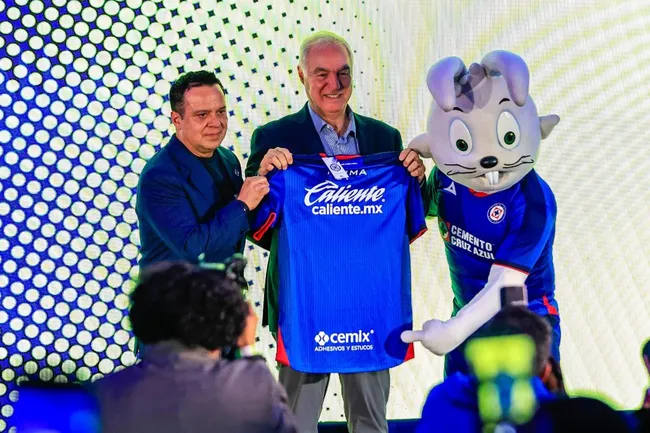 Así lucirá la nueva playera con Cemix. (Foto: Luis Garduño)