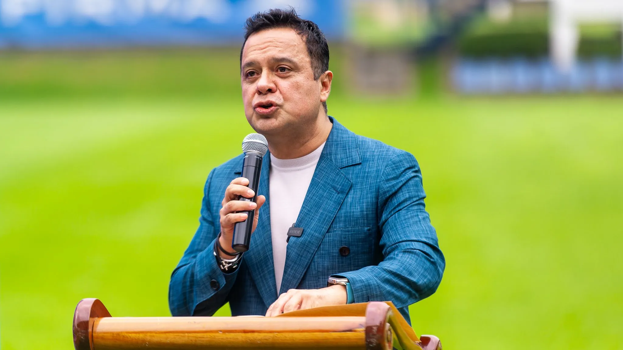 Velázquez durante la presentación de Montaño. (Imago 7)