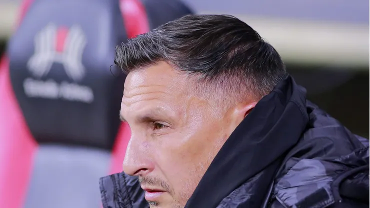 El ex jugador y padre del canterano de Cruz Azul no está de acuerdo con las críticas hacia el delantero y pide más acompañamiento en ataque.