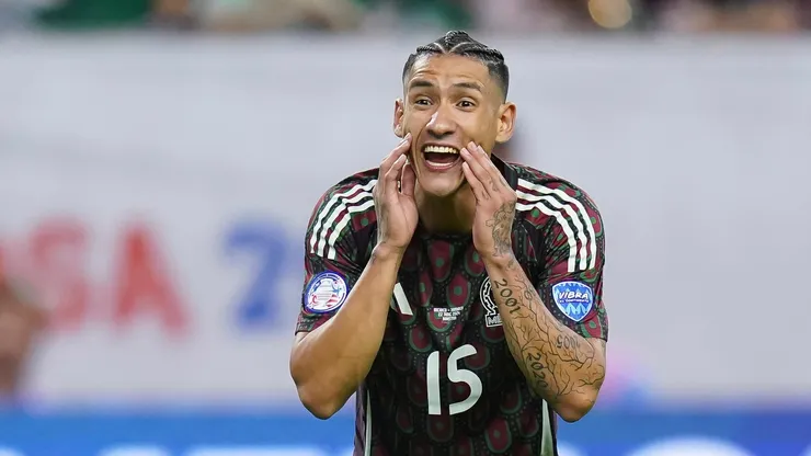 Uriel Antuna fue titular con México.