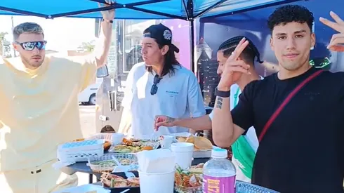 Los futbolistas mexicanos tuvieron jornada libre y se les vio consumir comida de la calle.