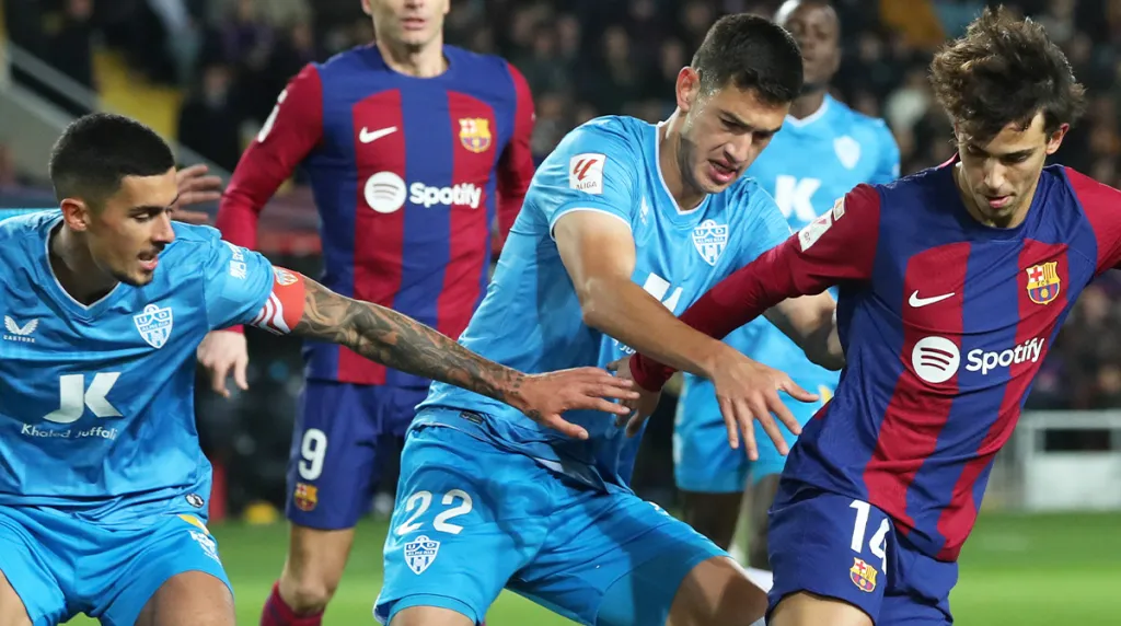 César Montes es jugador del Almería en España. (IMAGO)