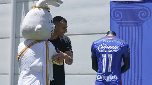 Giakoumakis eligió el número 11 en el dorsal.