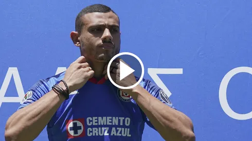 Giorgos Giakoumakis fue presentado como refuerzo de Cruz Azul.