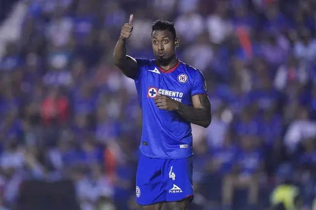 Cruz Azul le ofreció una renovación de contrato a Willer Ditta (Imago 7)