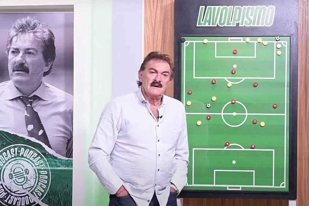 Ricardo La Volpe, legendario técnico argentino.
