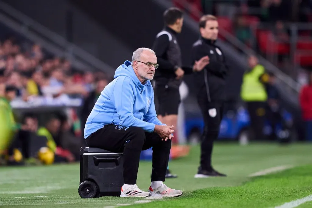 Bielsa criticó a Jaime Lozano por la suplencia de Santi Giménez (Getty Images)
