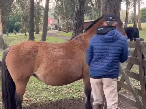Con los colores de Cruz Azul: así son las vacaciones de Gonzalo Piovi