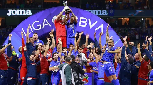 Yotún fue Campeón con Cruz Azul en la novena.