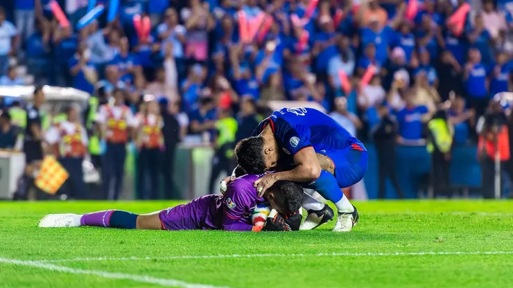 El futbolista colombiano extendió su vínculo con los cementeros hasta el próximo 2029.