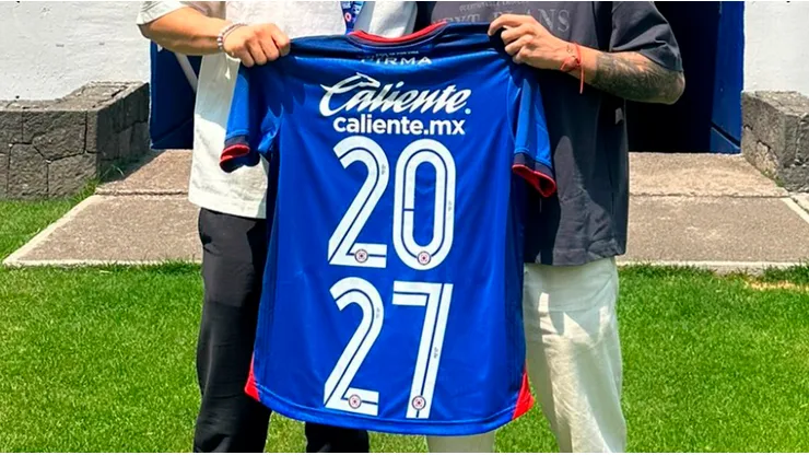 Louis Derbez presumió su renovación con Cruz Azul.