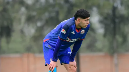 El defensor mexicano está en la lista de transferibles y aún y así viajó con la expedición cementera a los Estados Unidos.