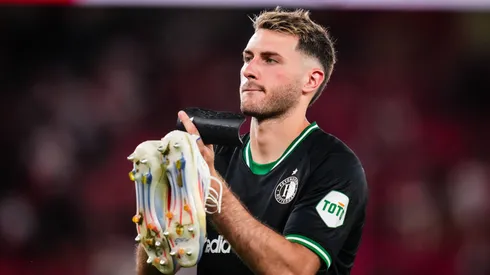 Duro golpe para Santi Giménez en Europa