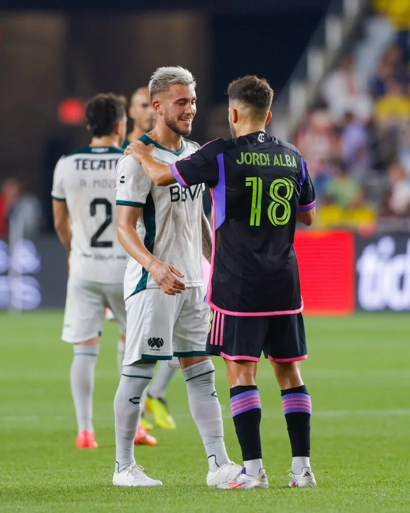El cálido saludo entre Jordi Alba y Gonzalo Piovi en el All-Star Game (Oficial Liga MX)