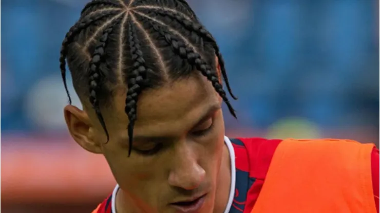 Uriel Antuna en los movimientos precompetitivos con Cruz Azul.
