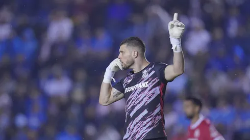 El guardavallas brasileño fue una de las figuras de su equipo en el empate de los Diablos contra los Cementeros.