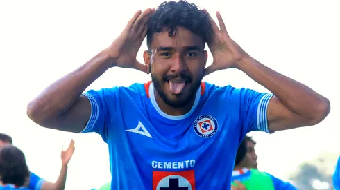 Samuel Espinosa volvió a firmar doblete con Cruz Azul.