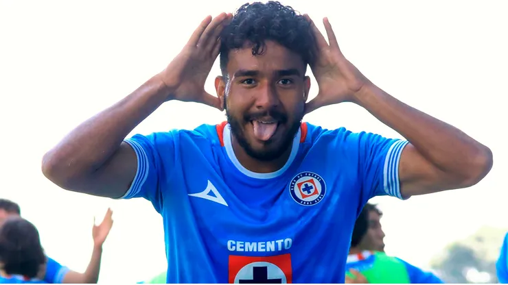 Samuel Espinosa volvió a firmar doblete con Cruz Azul.