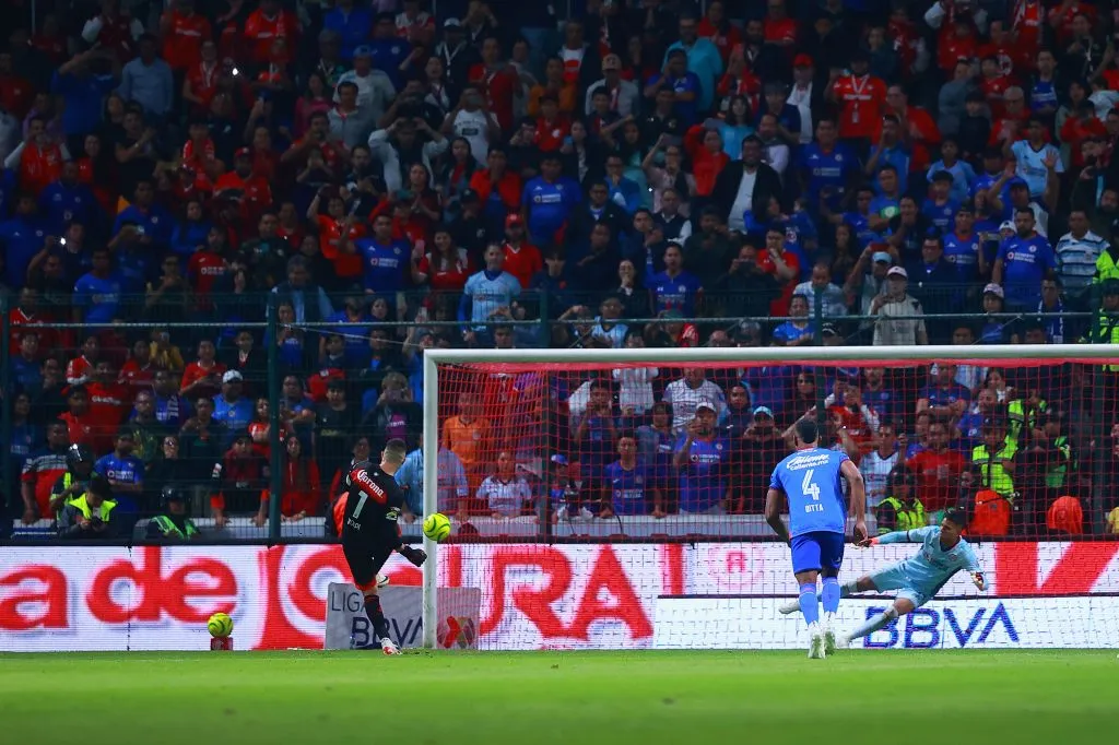 Tiago Volpi no volverá a cobrar un penal por culpa de Kevin Mier (Imago 7)