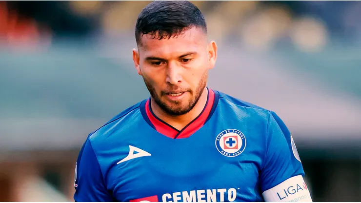 Juan Escobar sigue perteneciendo a Cruz Azul.