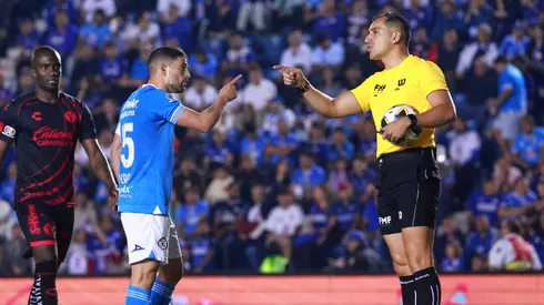 Así reaccionó la afición de Cruz Azul a los audios del VAR frente a Xolos