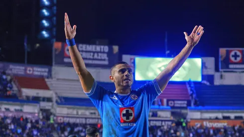 El delantero griego se estrenó como goleador con un doblete que ayudó a consolidar el liderato de los cementeros en el Apertura 2024.