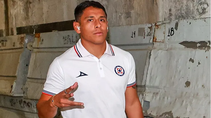 Luis Romo se presentó en el Estadio Azul como titular.