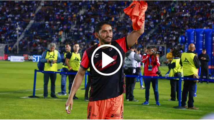 El cálido recibimiento de la afición de Cruz Azul a Chuy Corona