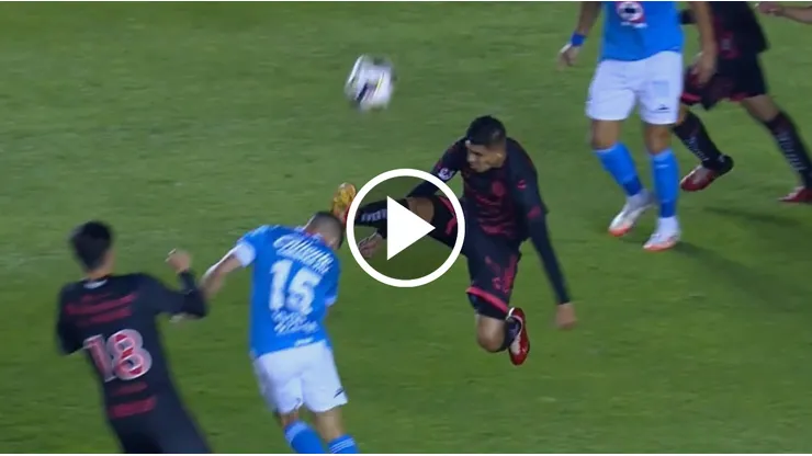 El patadón a Nacho Rivero que Ismael López no vio como penal.