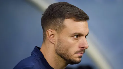 El entrenador argentino convoca al Brujo a pesar de que éste está a punto de salir hacia el AEK Atenas.