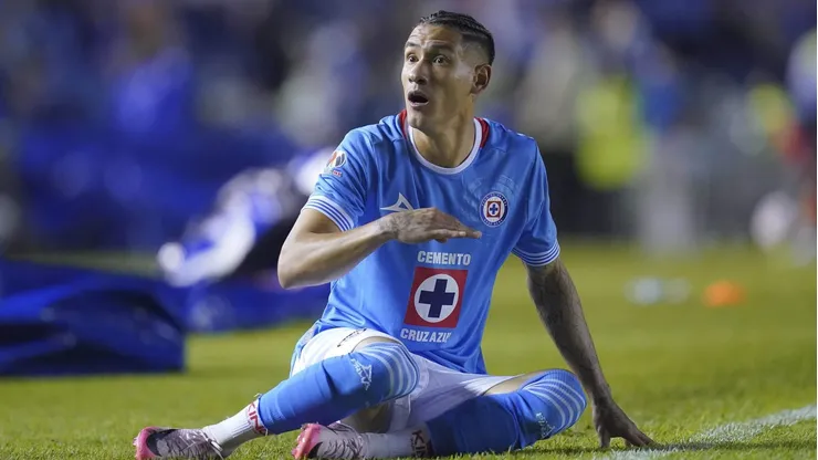 El delantero mexicano está en la mira del AEK Atenas para volver al futbol de Europa.
