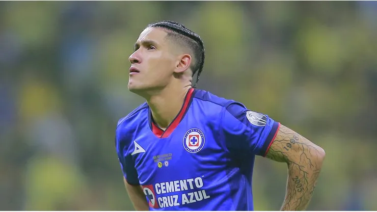 Por esto se detuvo la venta de Uriel Antuna al AEK Atenas
