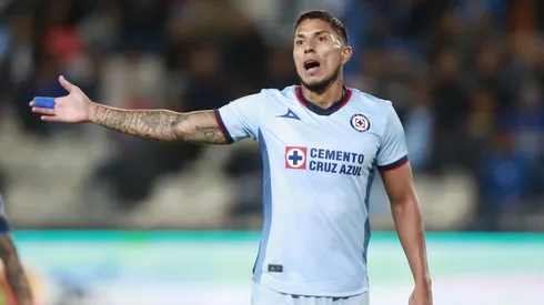 Salcedo define su salida de Cruz Azul